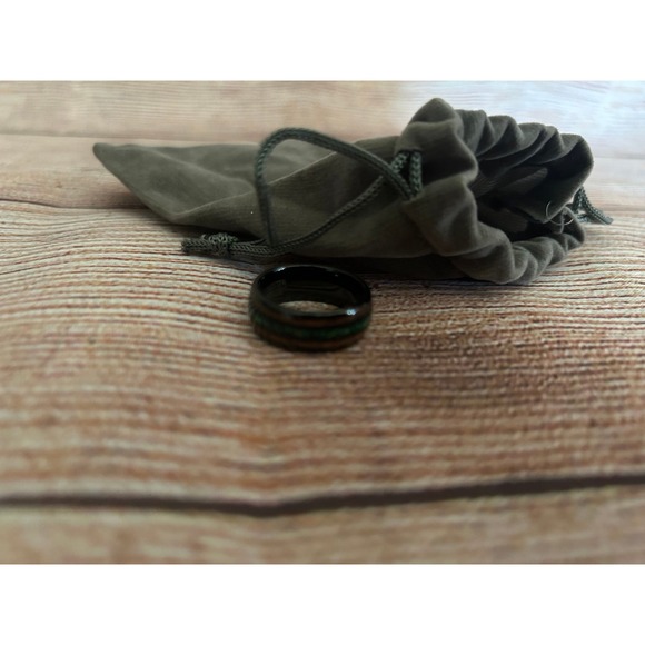 Men's wedding band - Picture 1 of 3